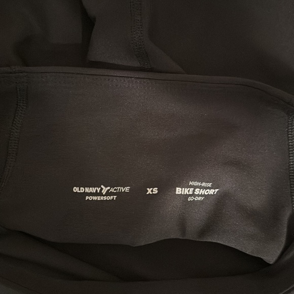 Old Navy Black Women’s Bike Shorts - Picture 3 of 3
